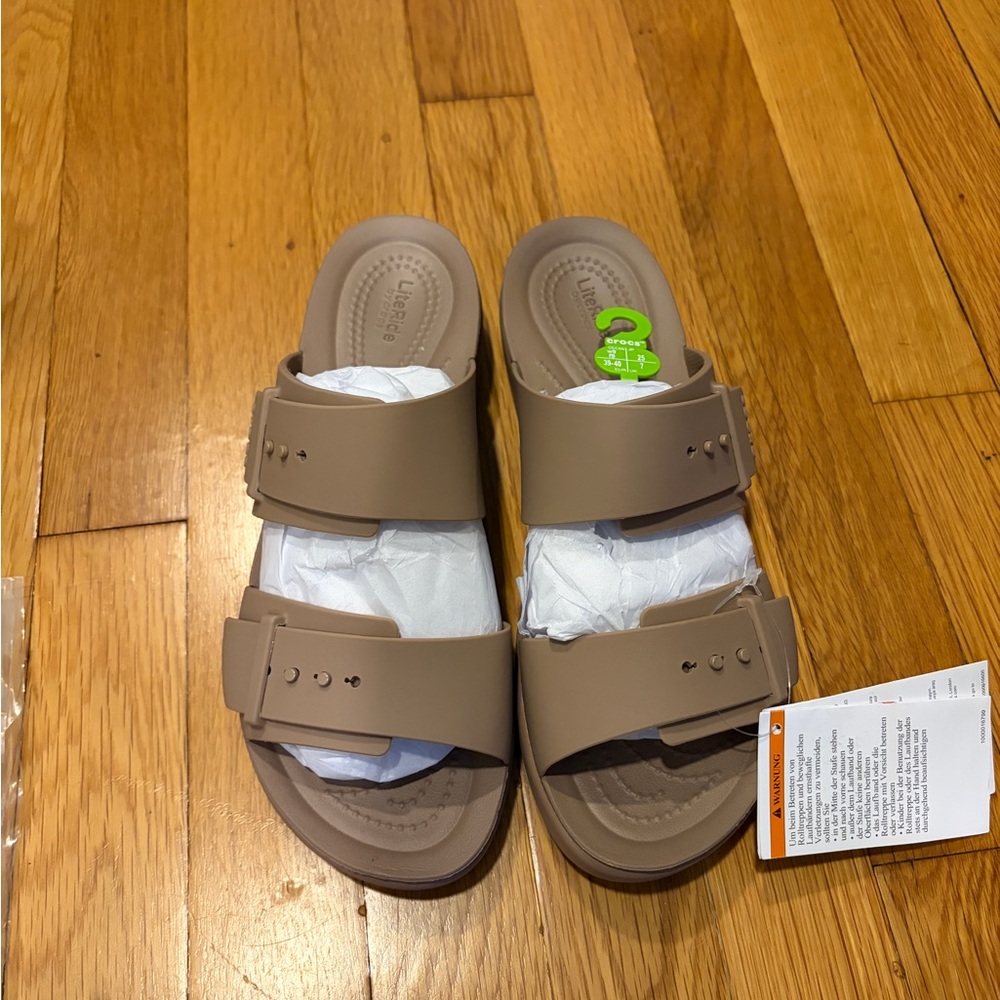 Crocs Brooklyn Buckle Low